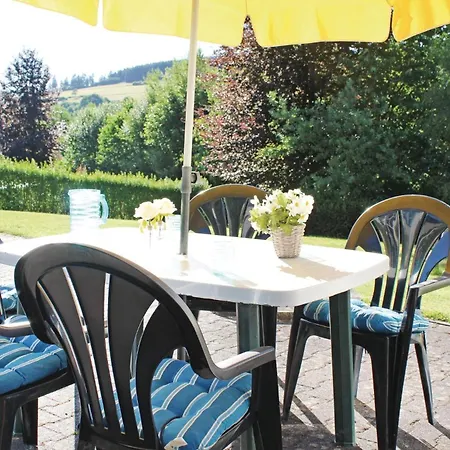 With Table Tennis 194 بيت للعطل Schoenberg